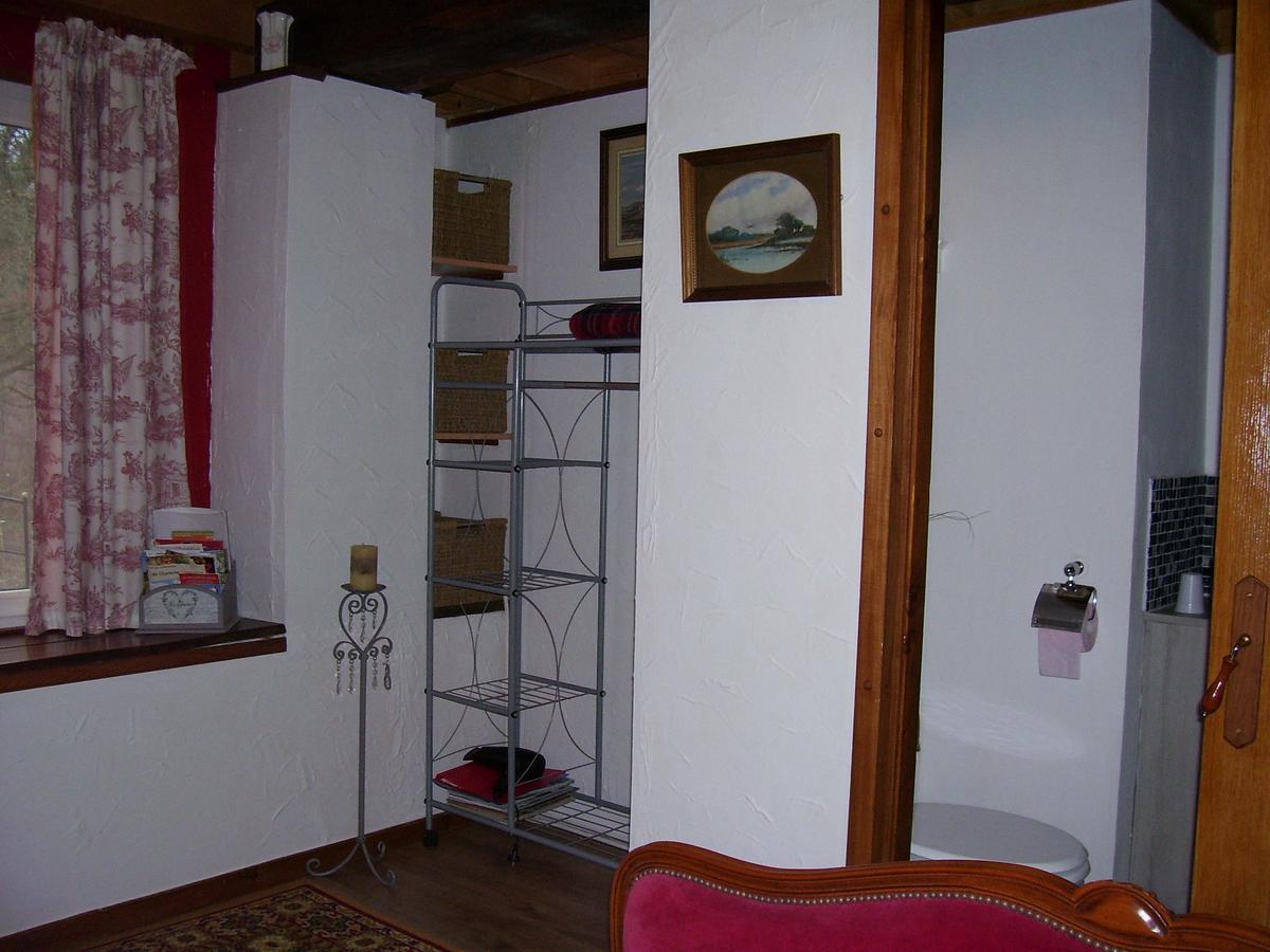 Les Chenes Bed & Breakfast Le-Vieux-Cerier Exterior photo